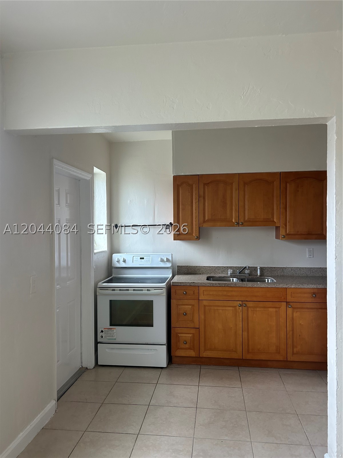BISCAYNE BCH SUB - Residential Lease