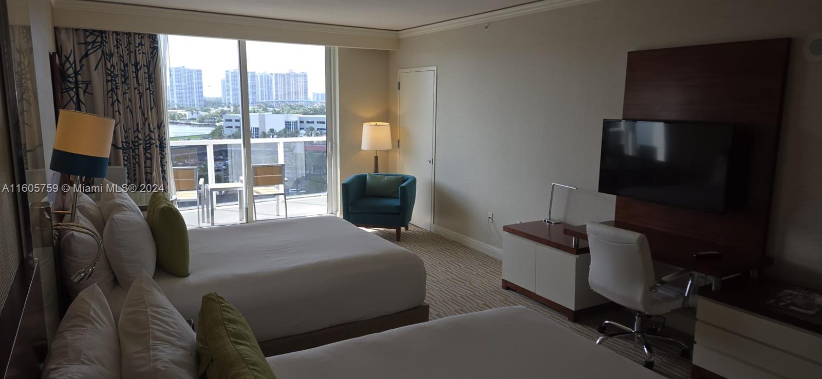 TRUMP INTERNATIONAL SONES - Residential