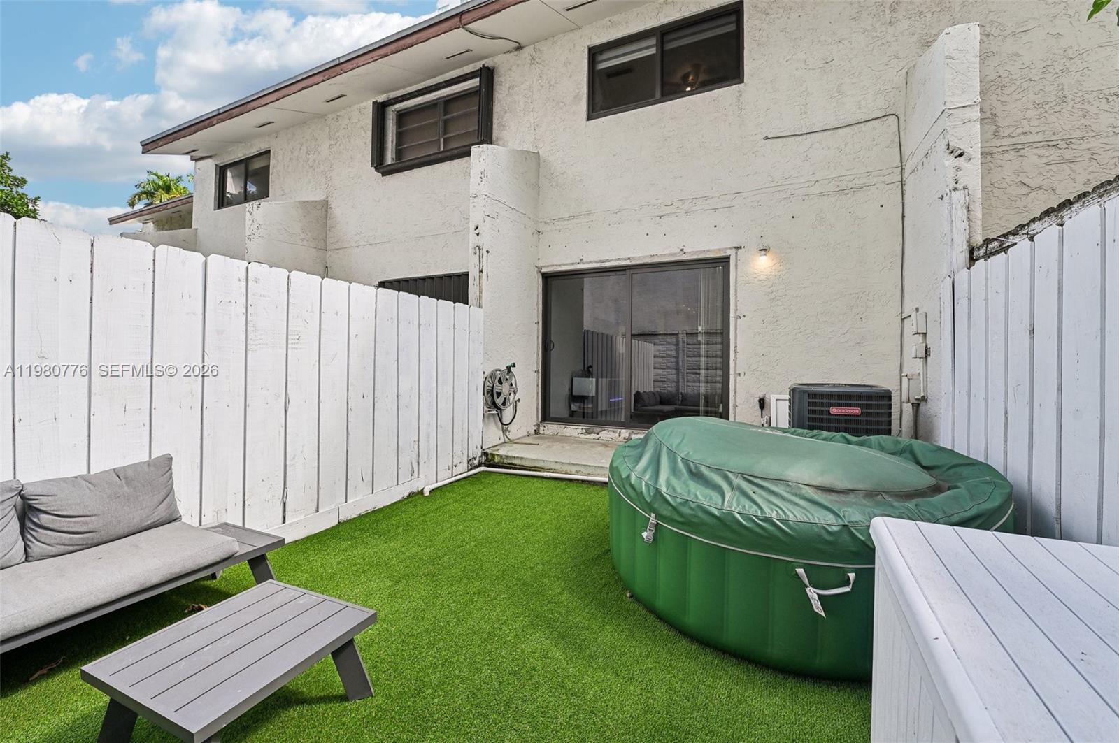 RIVER CLUB TOWNHOUSE COND - Residential