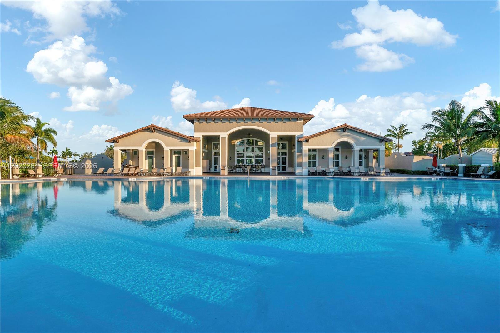 THE COURTS AT BAYSHORE II - Residential