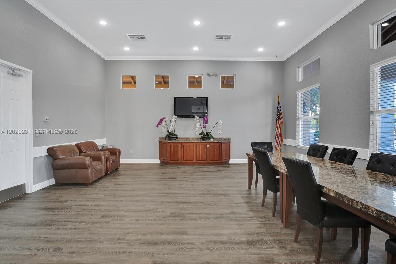 THE COURTS AT BAYSHORE II - Residential