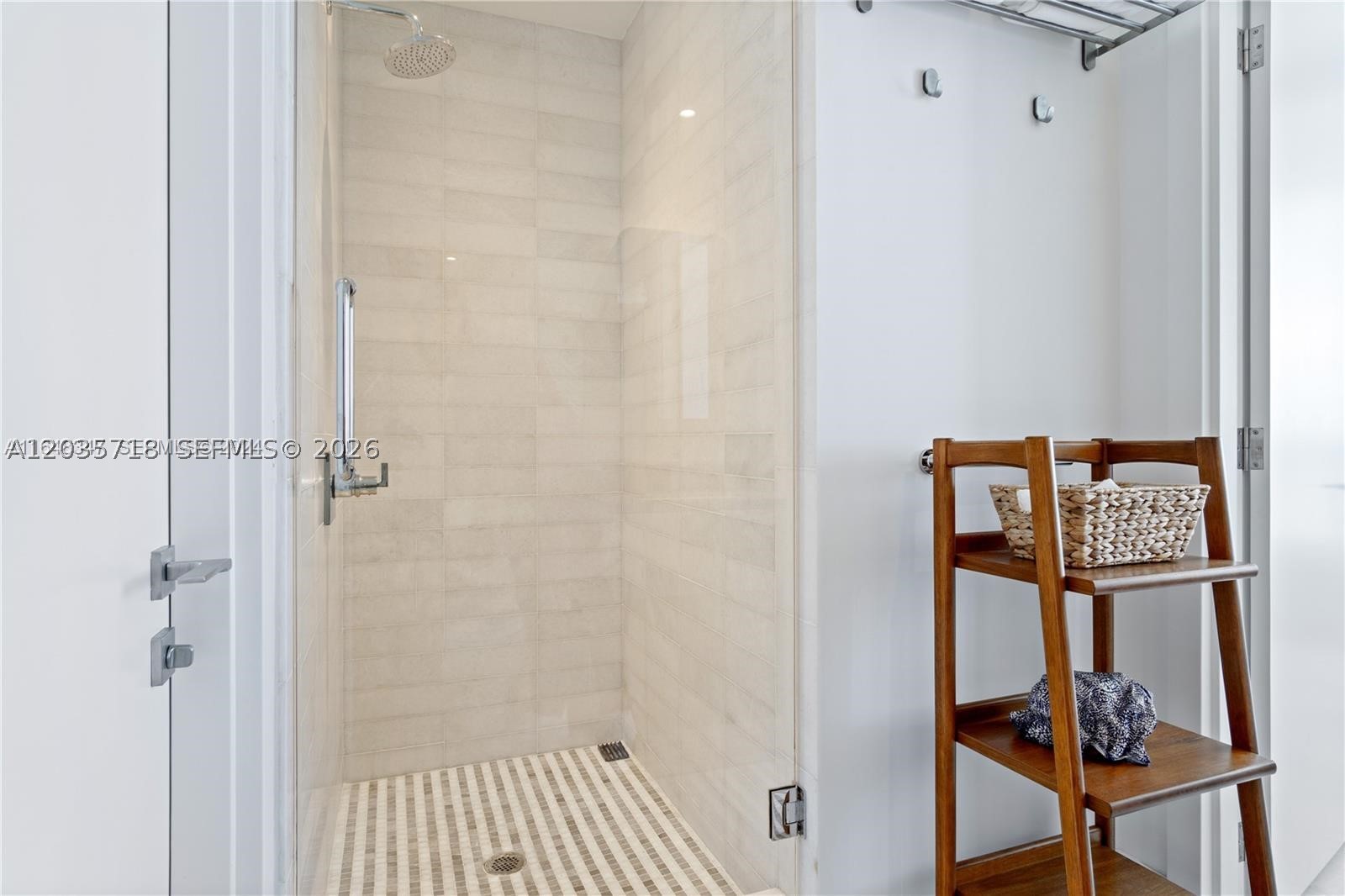 ESCOTTONIA PARK - Residential Lease