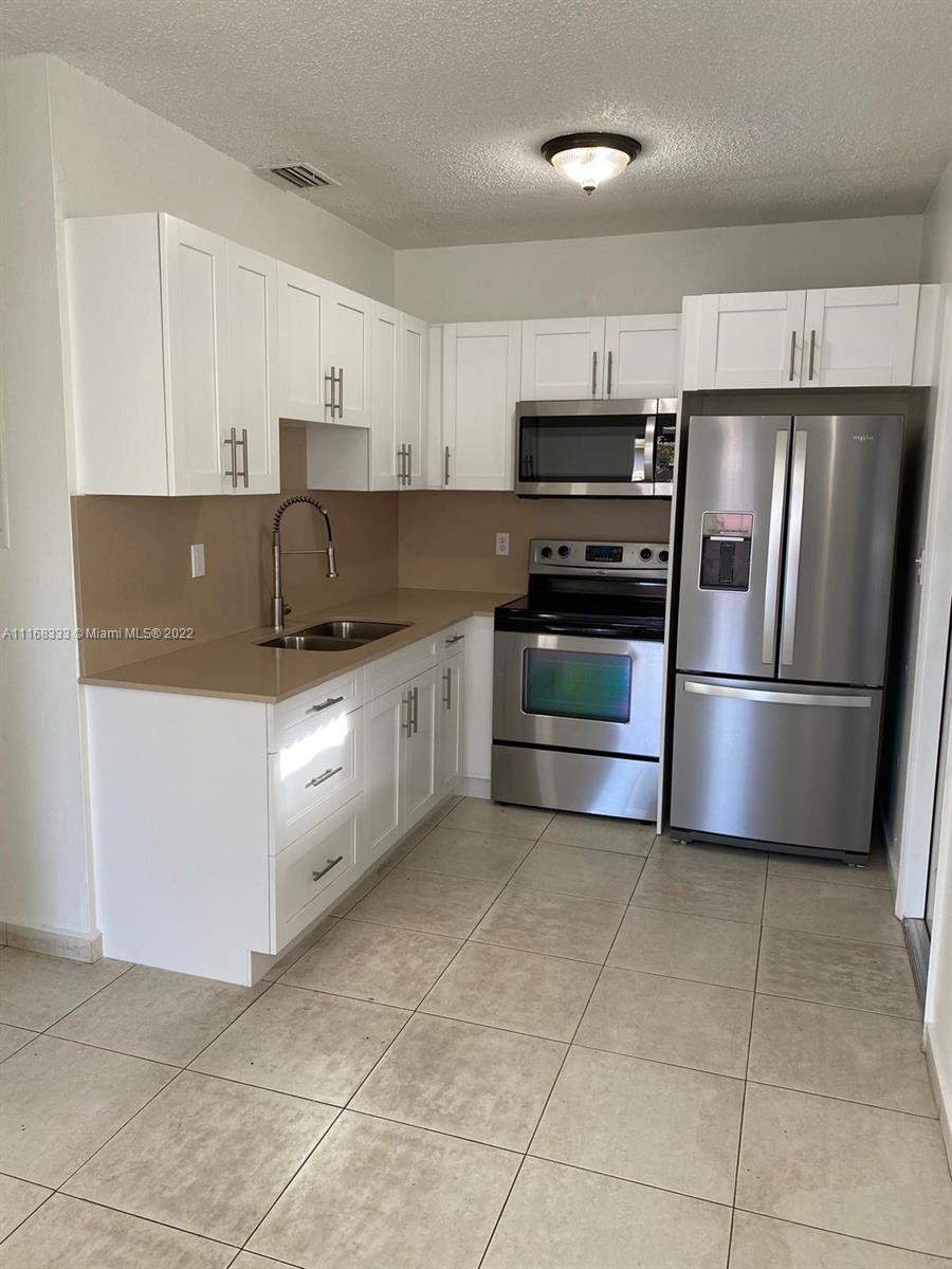 HIALEAH 9TH ADDN - Residential Lease