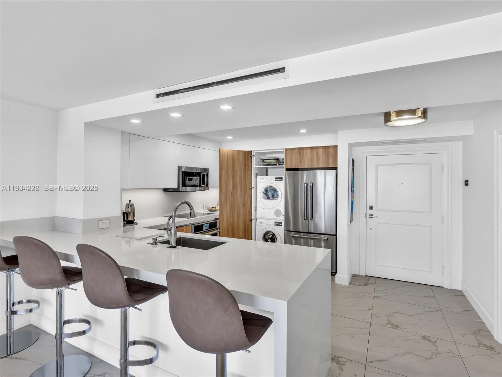 POINT OF AMERICAS II - Residential