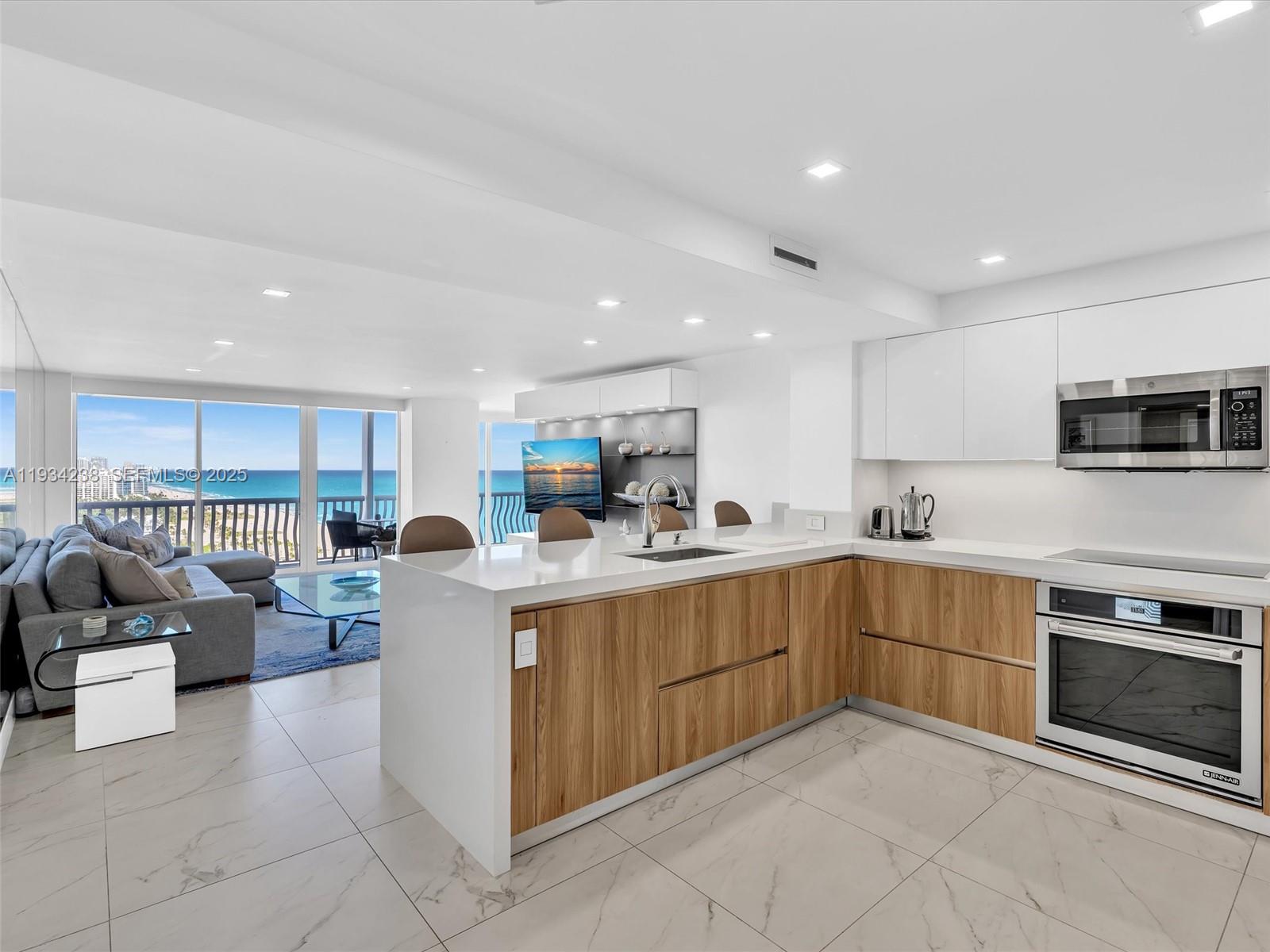 POINT OF AMERICAS II - Residential