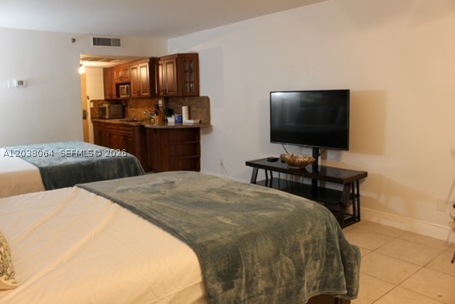THE AVENTURA BEACH CLUB C - Residential Lease