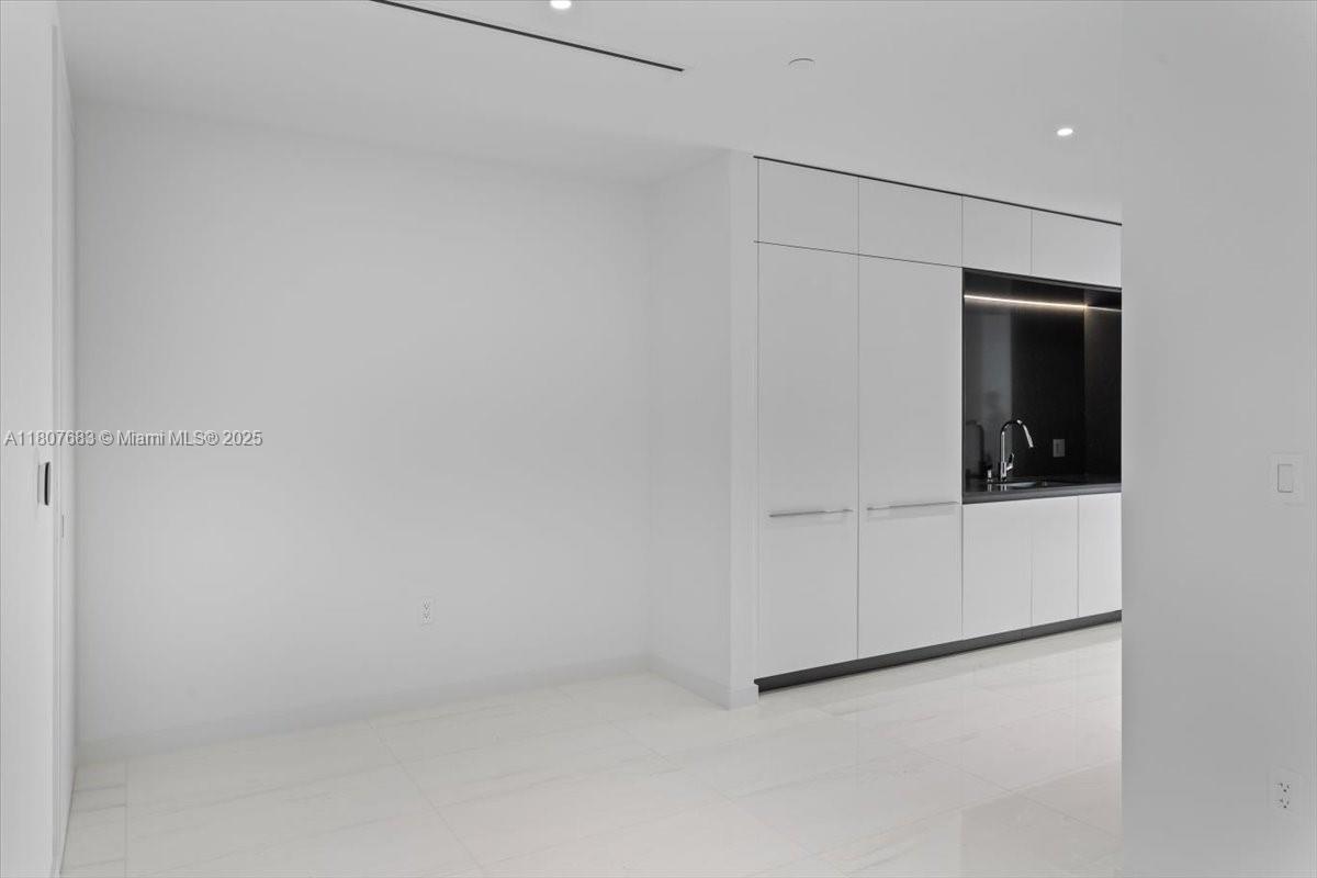 ASTON MARTIN RESIDENCES - Residential Lease