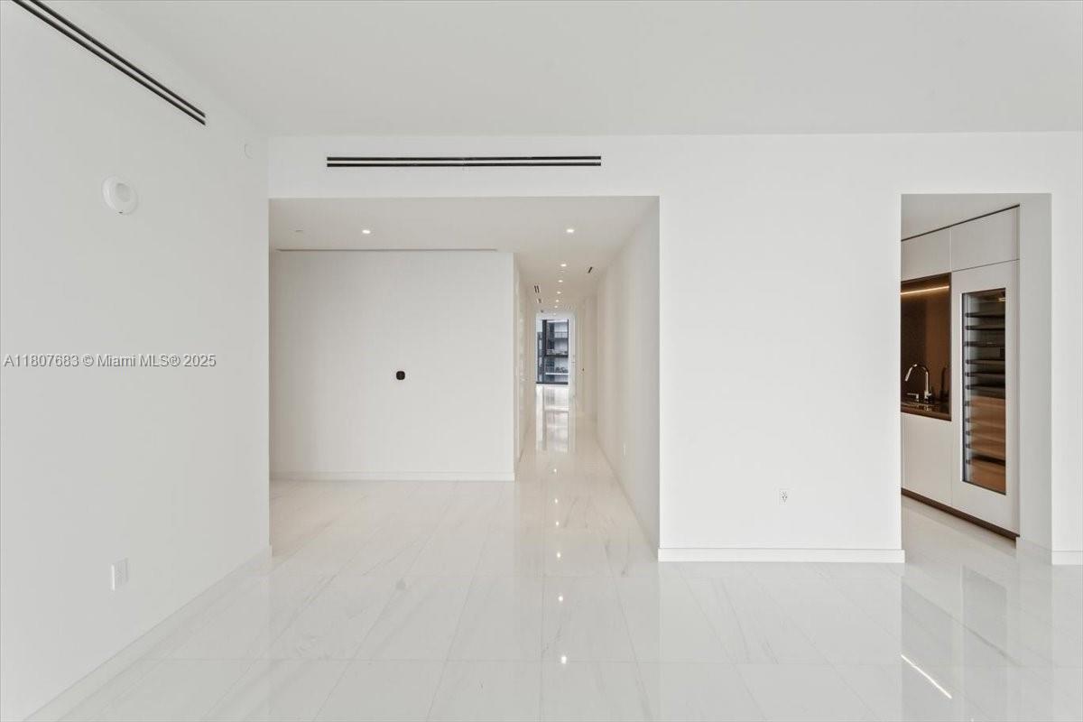ASTON MARTIN RESIDENCES - Residential Lease