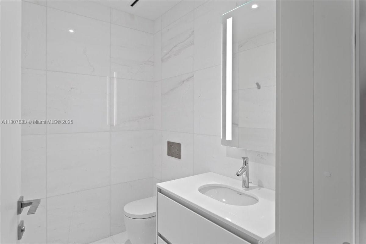 ASTON MARTIN RESIDENCES - Residential Lease