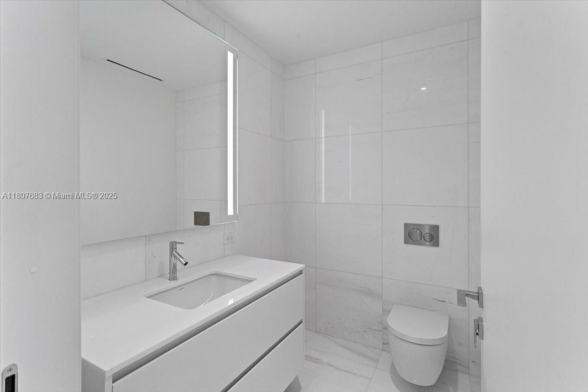 ASTON MARTIN RESIDENCES - Residential Lease