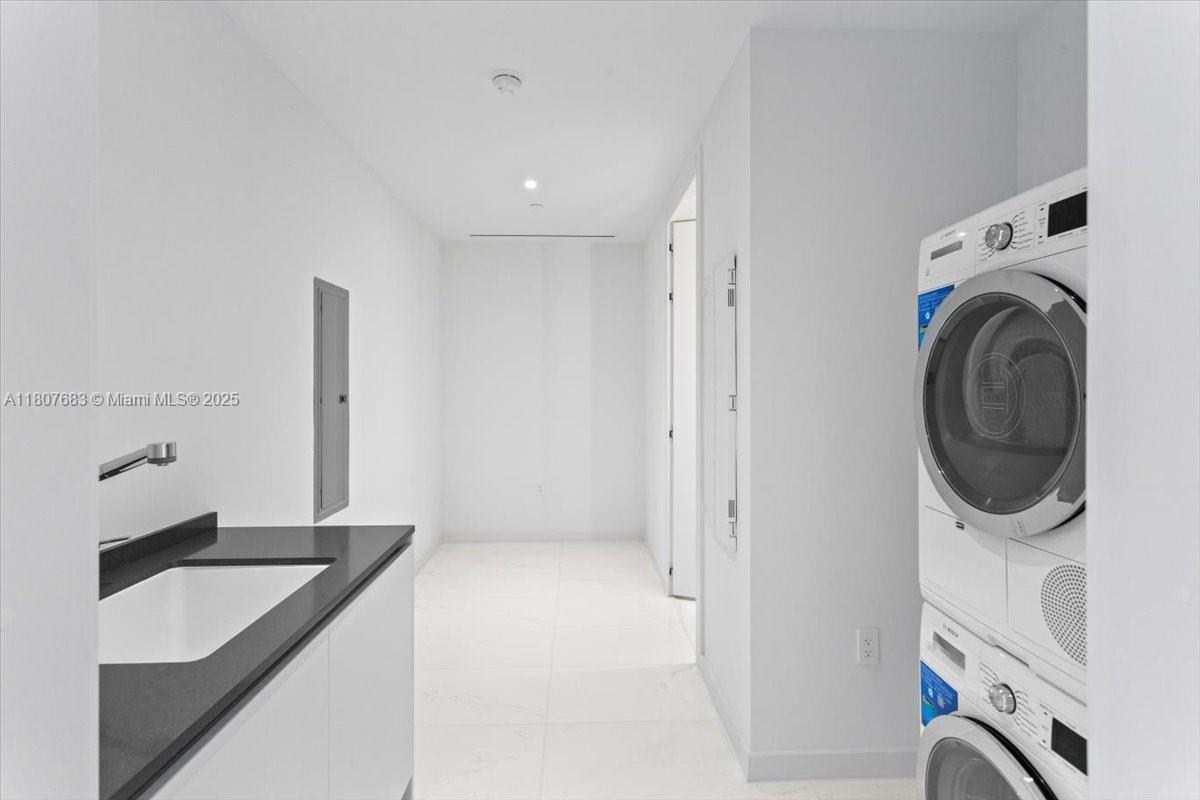 ASTON MARTIN RESIDENCES - Residential Lease
