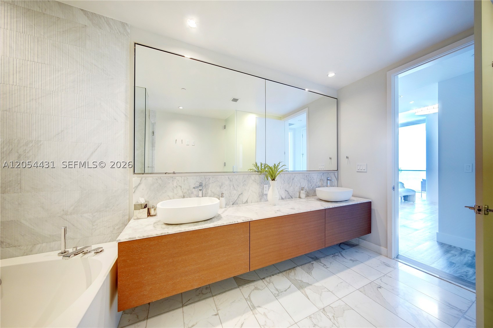 OCEANA BAL HARBOUR CONDO - Residential Lease