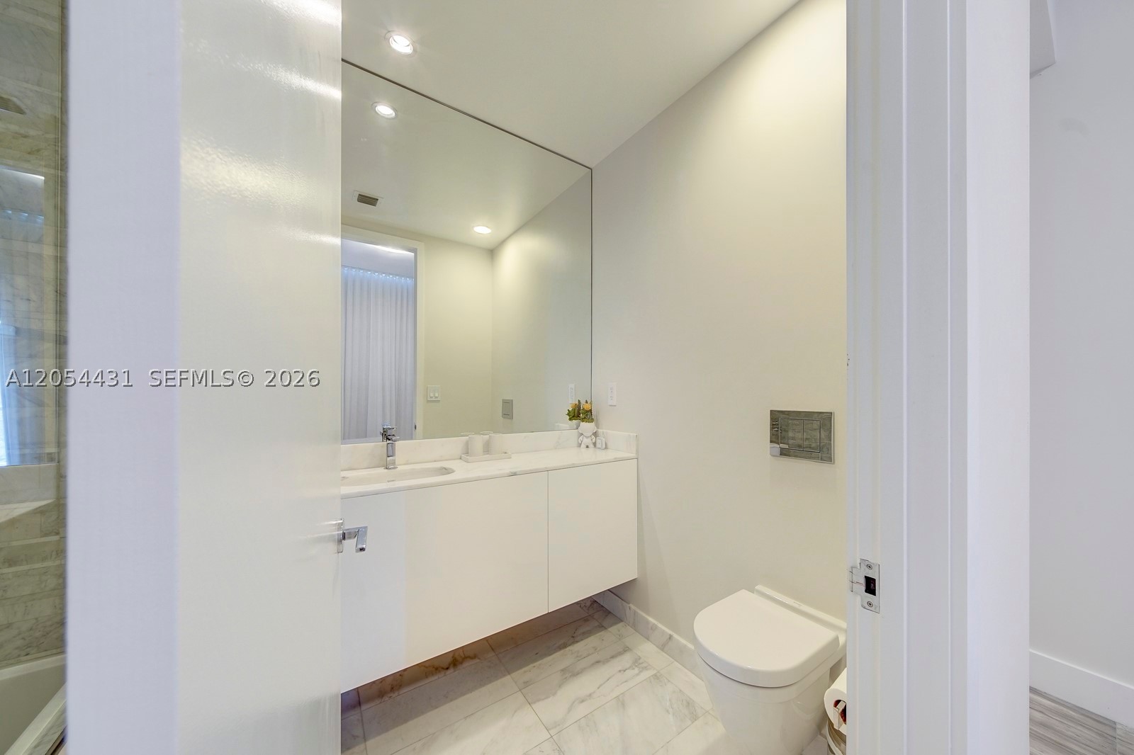 OCEANA BAL HARBOUR CONDO - Residential Lease