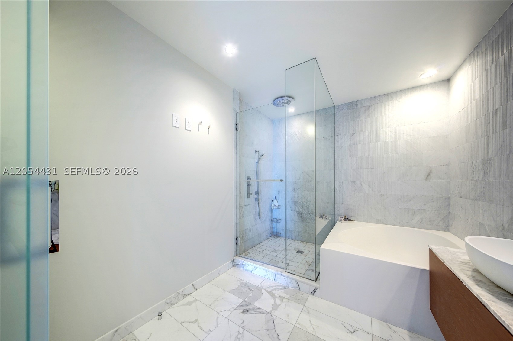 OCEANA BAL HARBOUR CONDO - Residential Lease