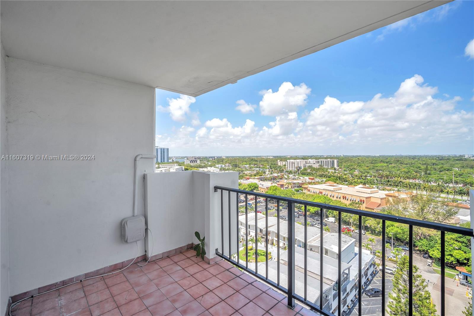 COMMODORE PLAZA CONDO - Residential