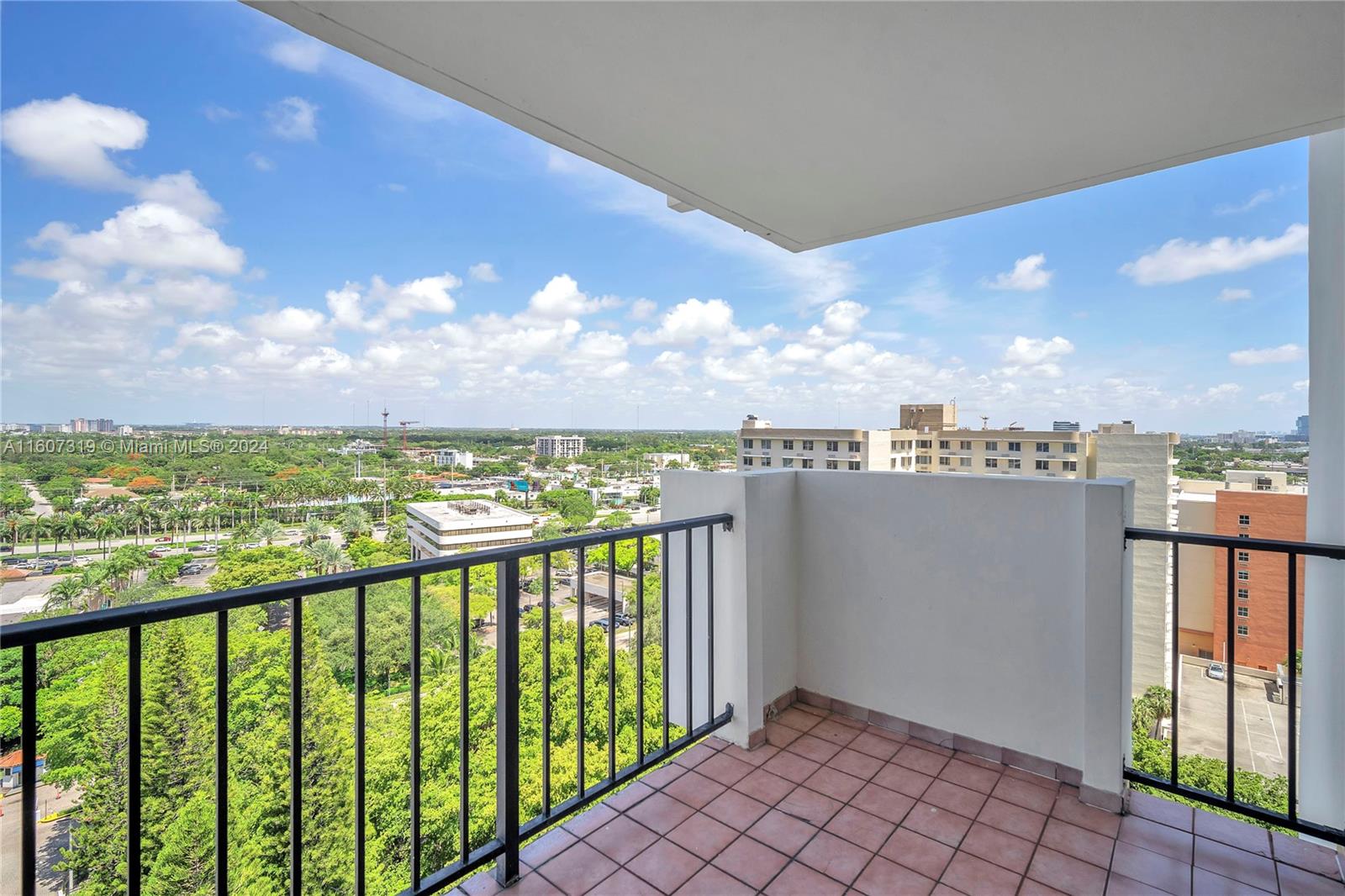 COMMODORE PLAZA CONDO - Residential