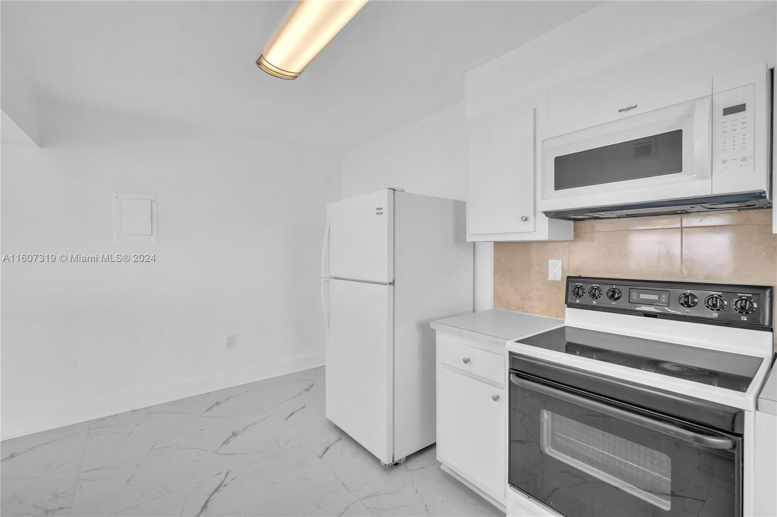 COMMODORE PLAZA CONDO - Residential