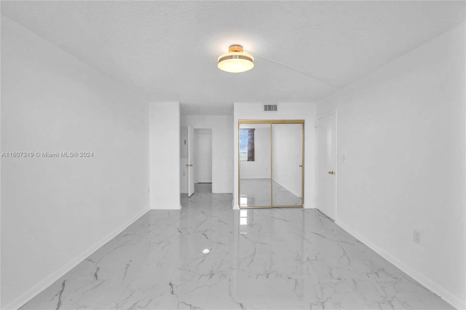 COMMODORE PLAZA CONDO - Residential