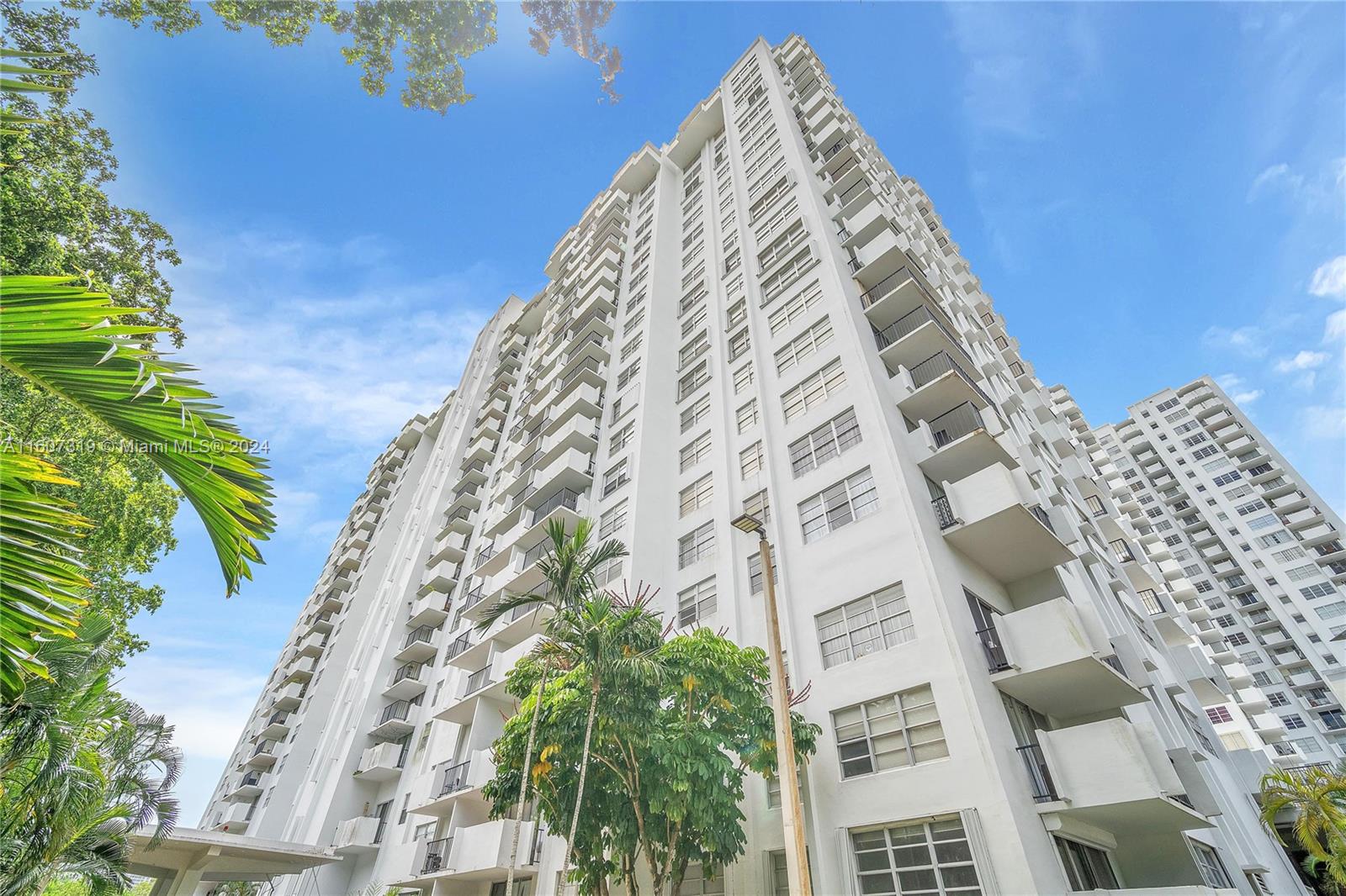 COMMODORE PLAZA CONDO - Residential
