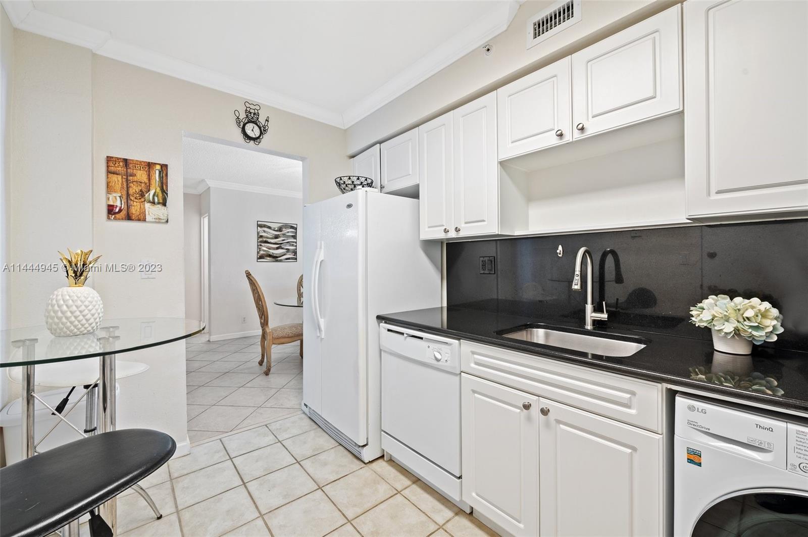 WAVE CONDO - Residential Lease