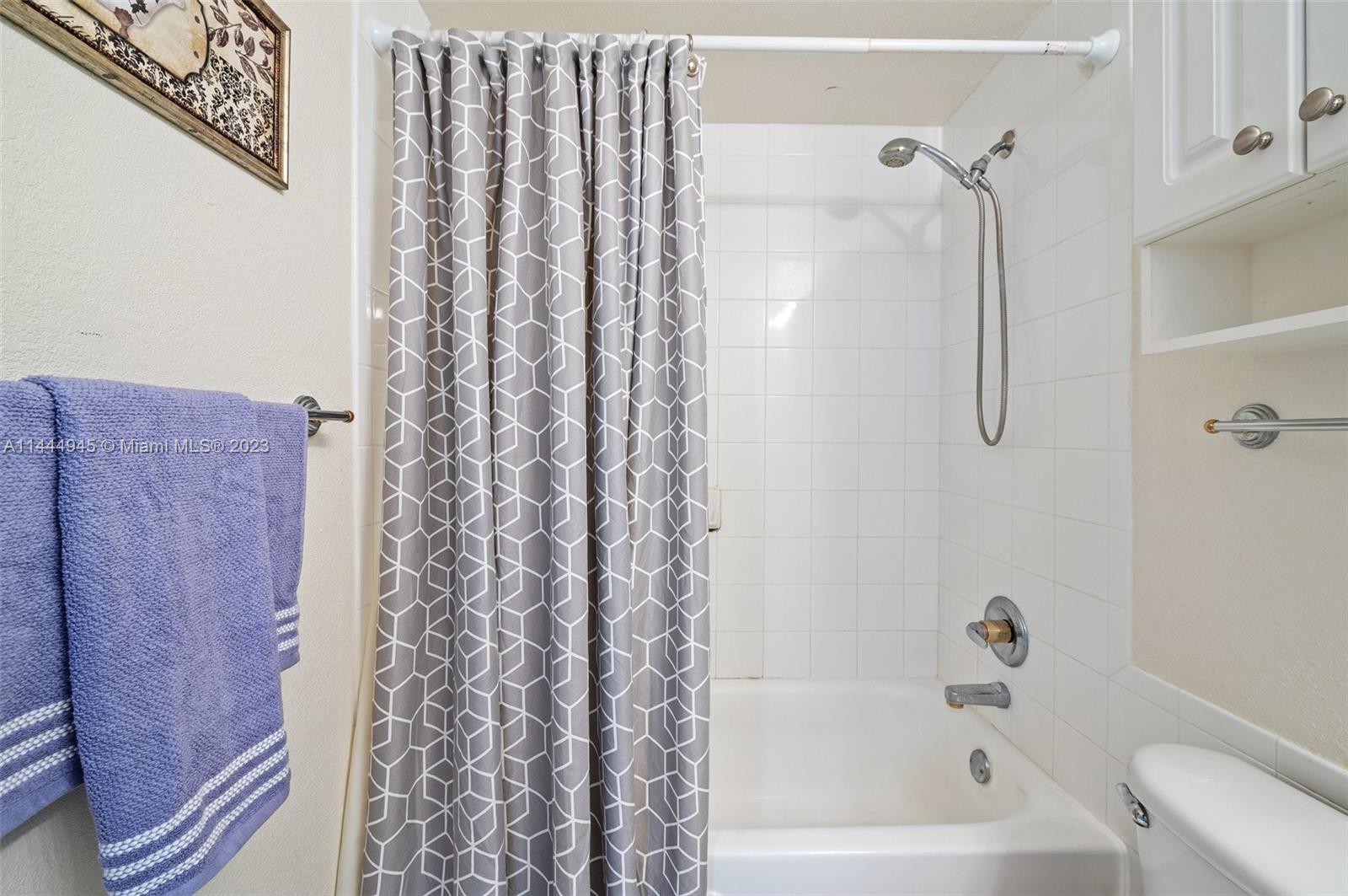 WAVE CONDO - Residential Lease