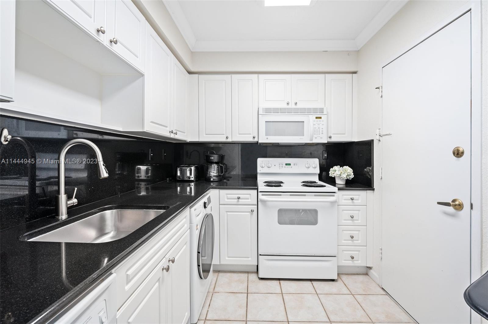 WAVE CONDO - Residential Lease