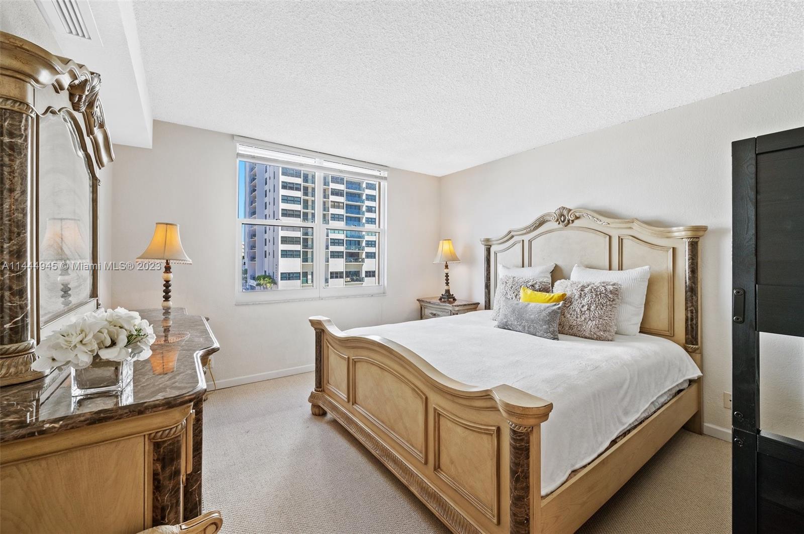 WAVE CONDO - Residential Lease