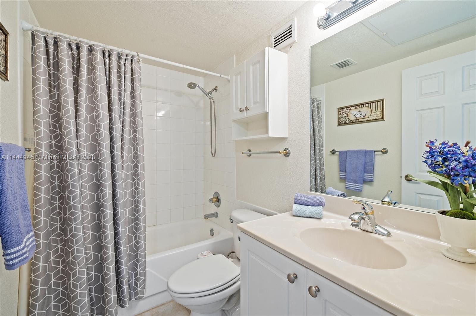 WAVE CONDO - Residential Lease