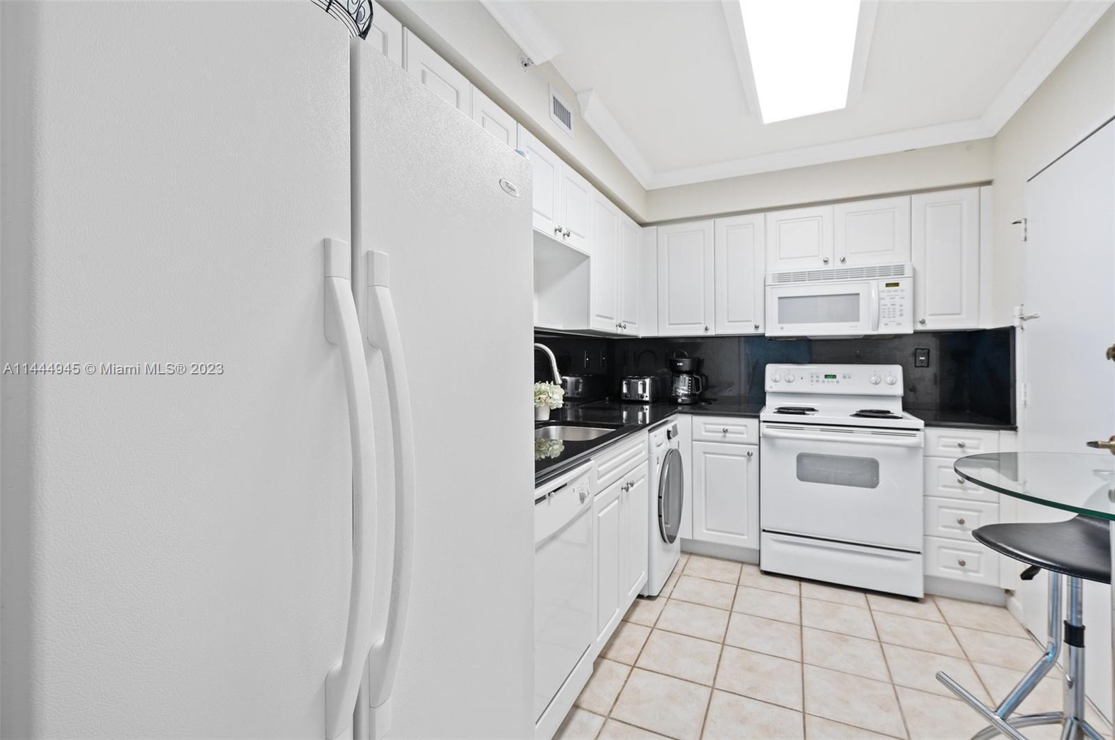 WAVE CONDO - Residential Lease