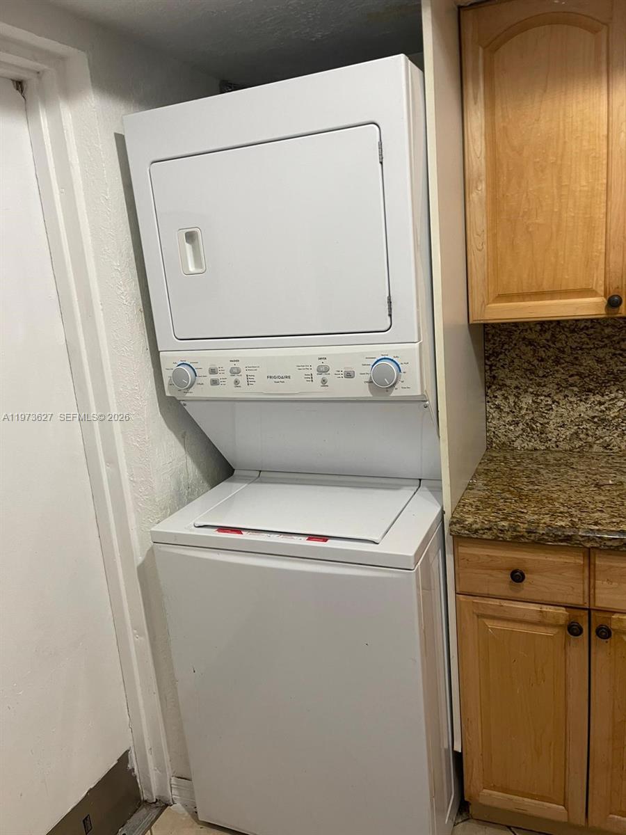 VILLAGE AT DADELAND CONDO - Residential