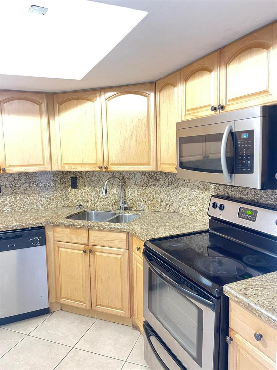 VILLAGE AT DADELAND CONDO - Residential