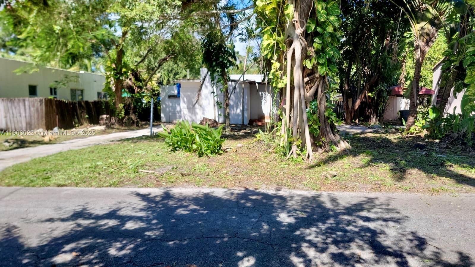 BISCAYNE PARK ESTATES - Residential