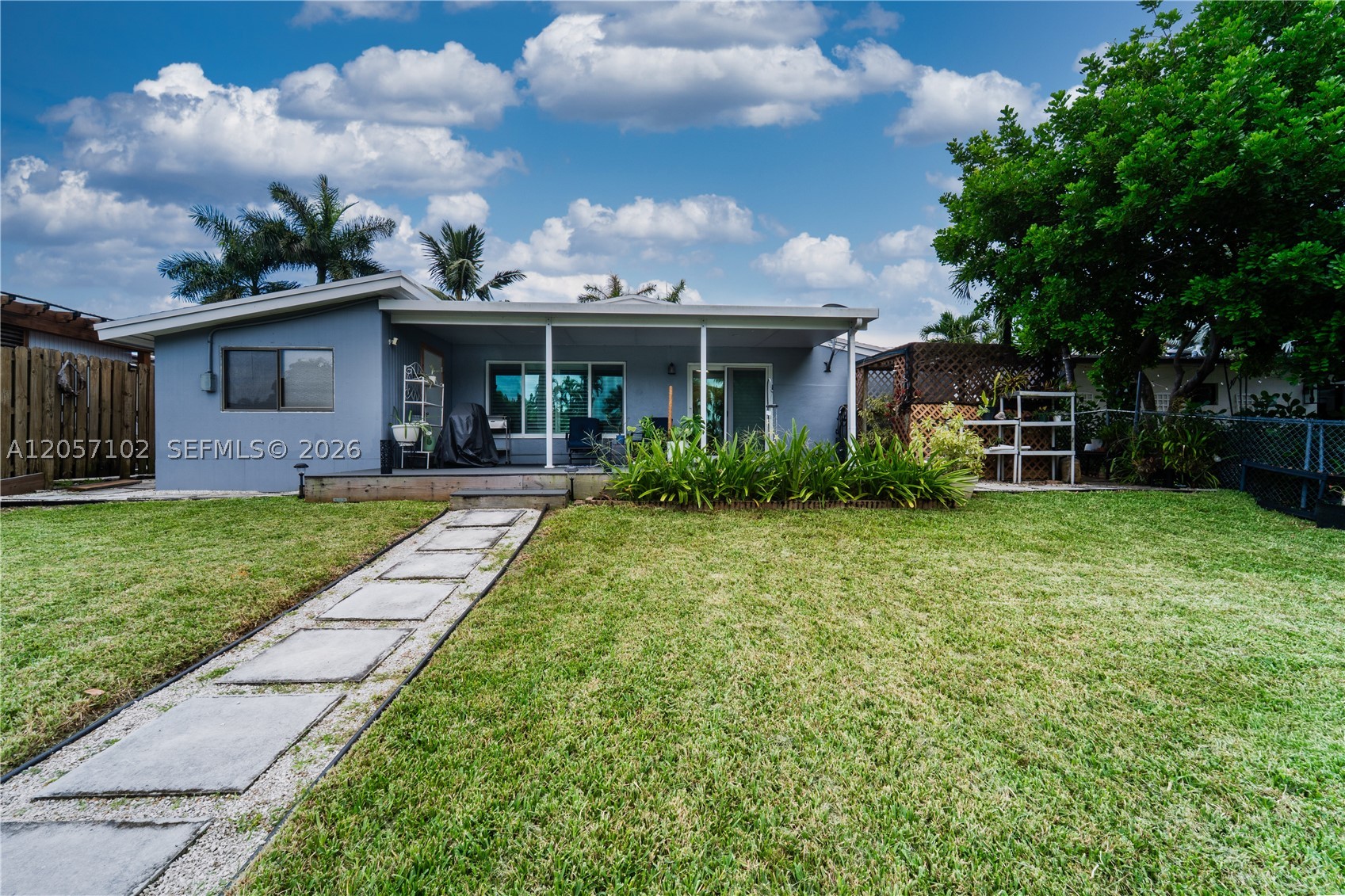LOOK HOMESITES - Residential