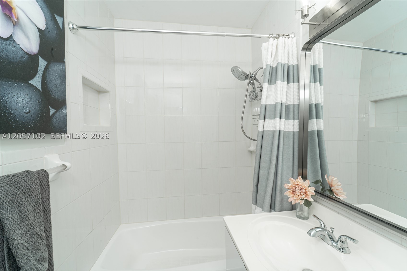 LOOK HOMESITES - Residential