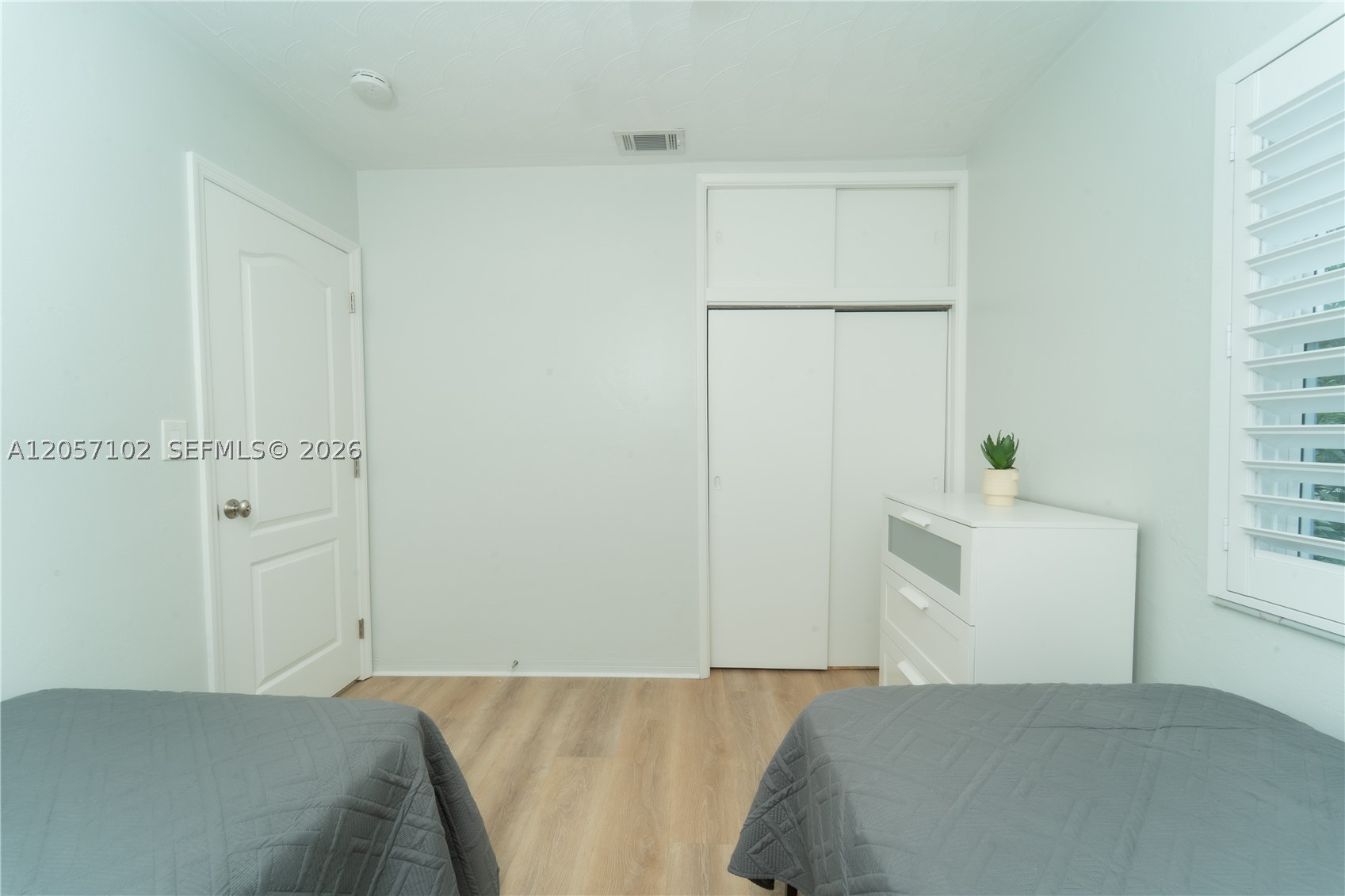 LOOK HOMESITES - Residential