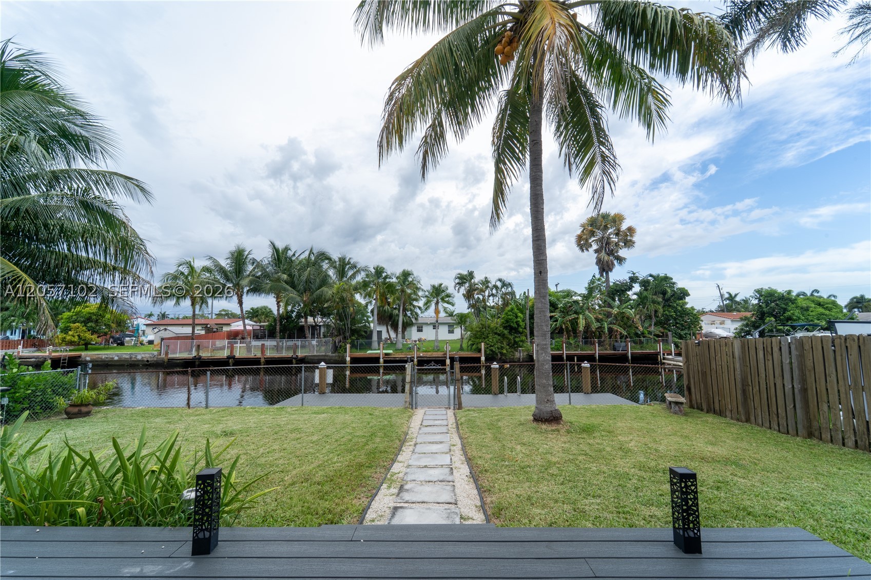 LOOK HOMESITES - Residential