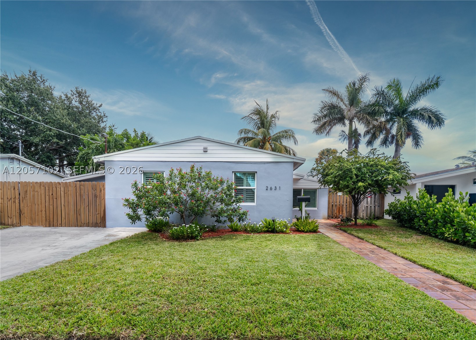 LOOK HOMESITES - Residential