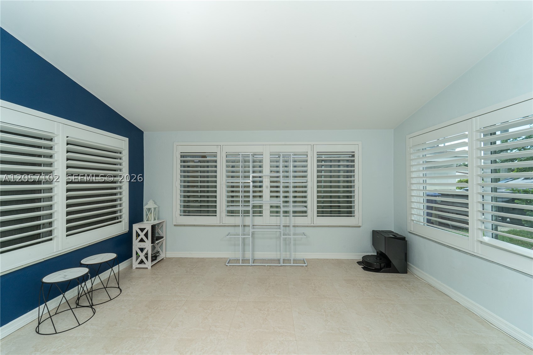 LOOK HOMESITES - Residential