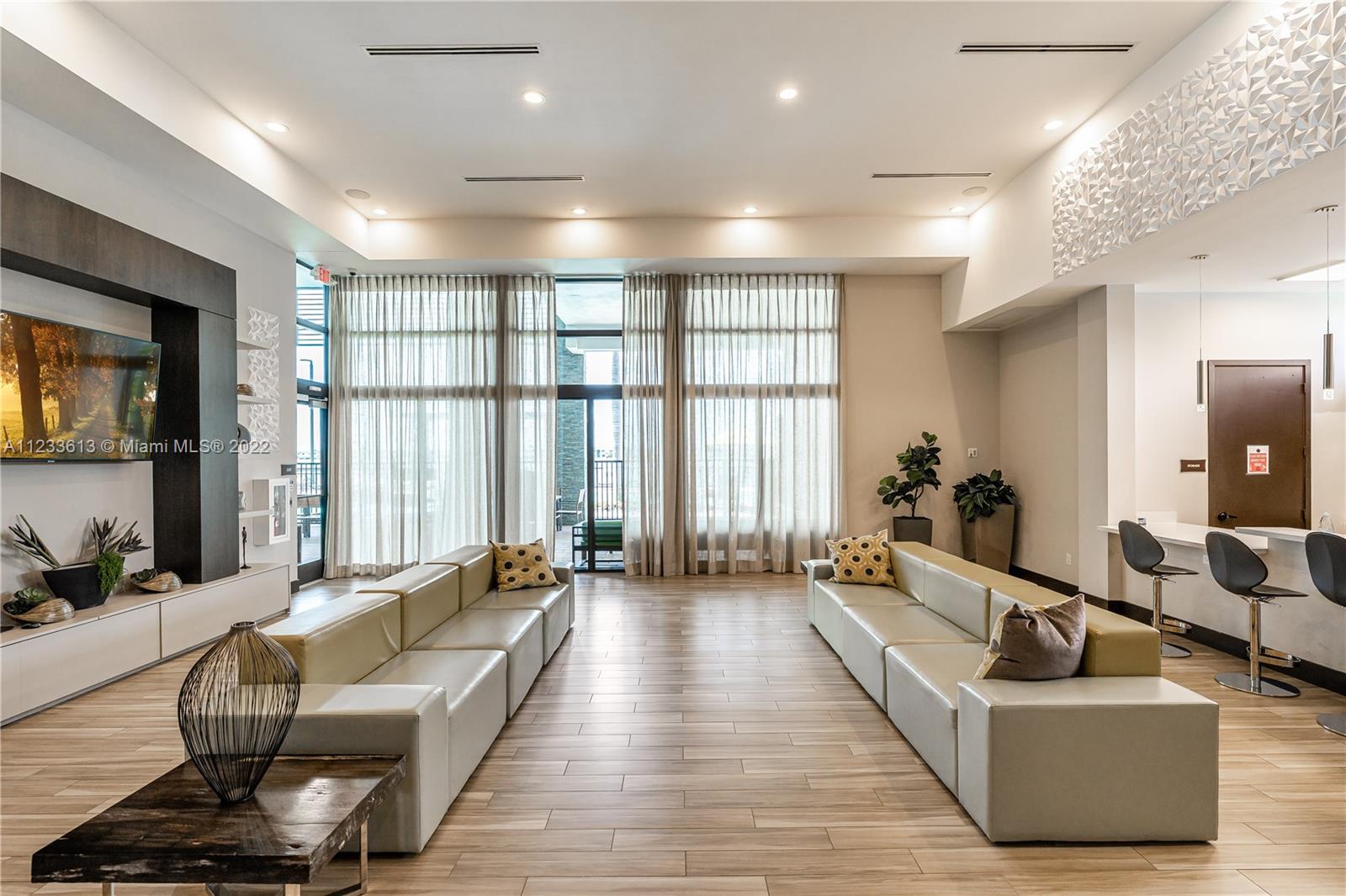 DUNNWOODY LAKE - Residential