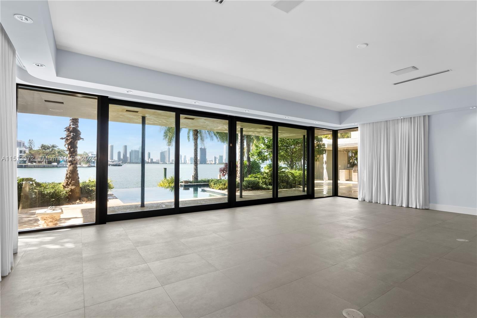 SAN MARINO ISLAND - Residential