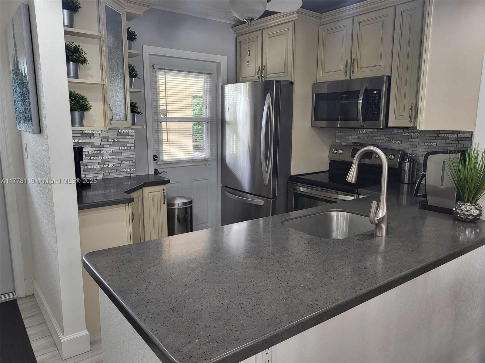 THISTLE GARDENS CONDO - Residential