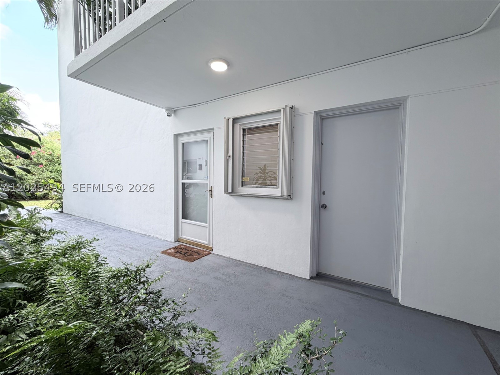 Welcome home to this turnkey, well maintained and cared for first-floor 2/2 corner unit condo with 2 master bedroom closets (1 walk-in) situated in the highly sought-after Dadeland area. Freshly painted, this unit offers the perfect blend of location and convenience! This unit is tucked away around the back which provides you the ability for instant access to your condo and the ability to park right in front of your unit allowing you a private entrance where parking is not an issue. This is the perfect investment for anyone who's looking to rent quick or use this as their primary residence. This building has also passed it's 50-year certification!