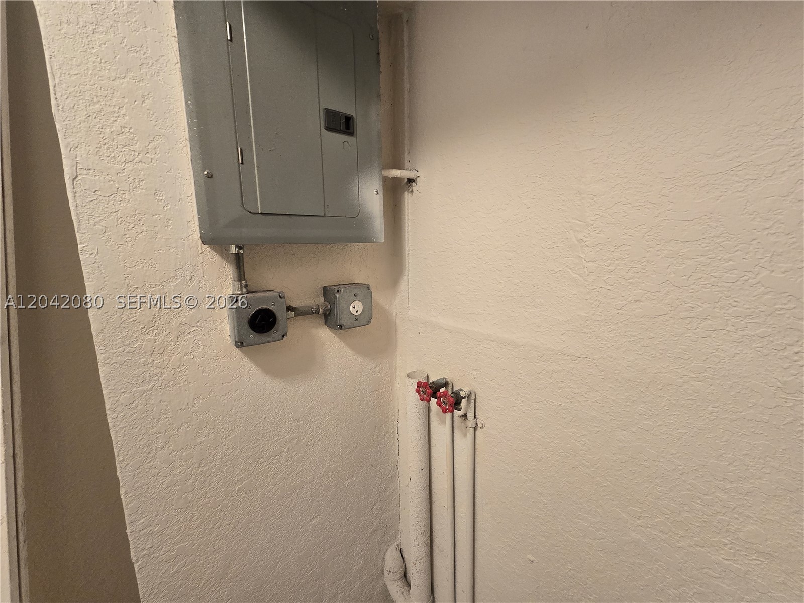 HOLLYWOOD PARK - Residential Lease