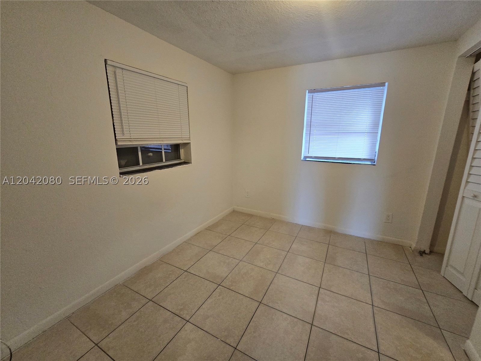HOLLYWOOD PARK - Residential Lease