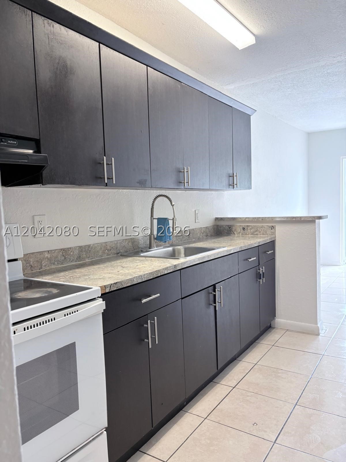 HOLLYWOOD PARK - Residential Lease