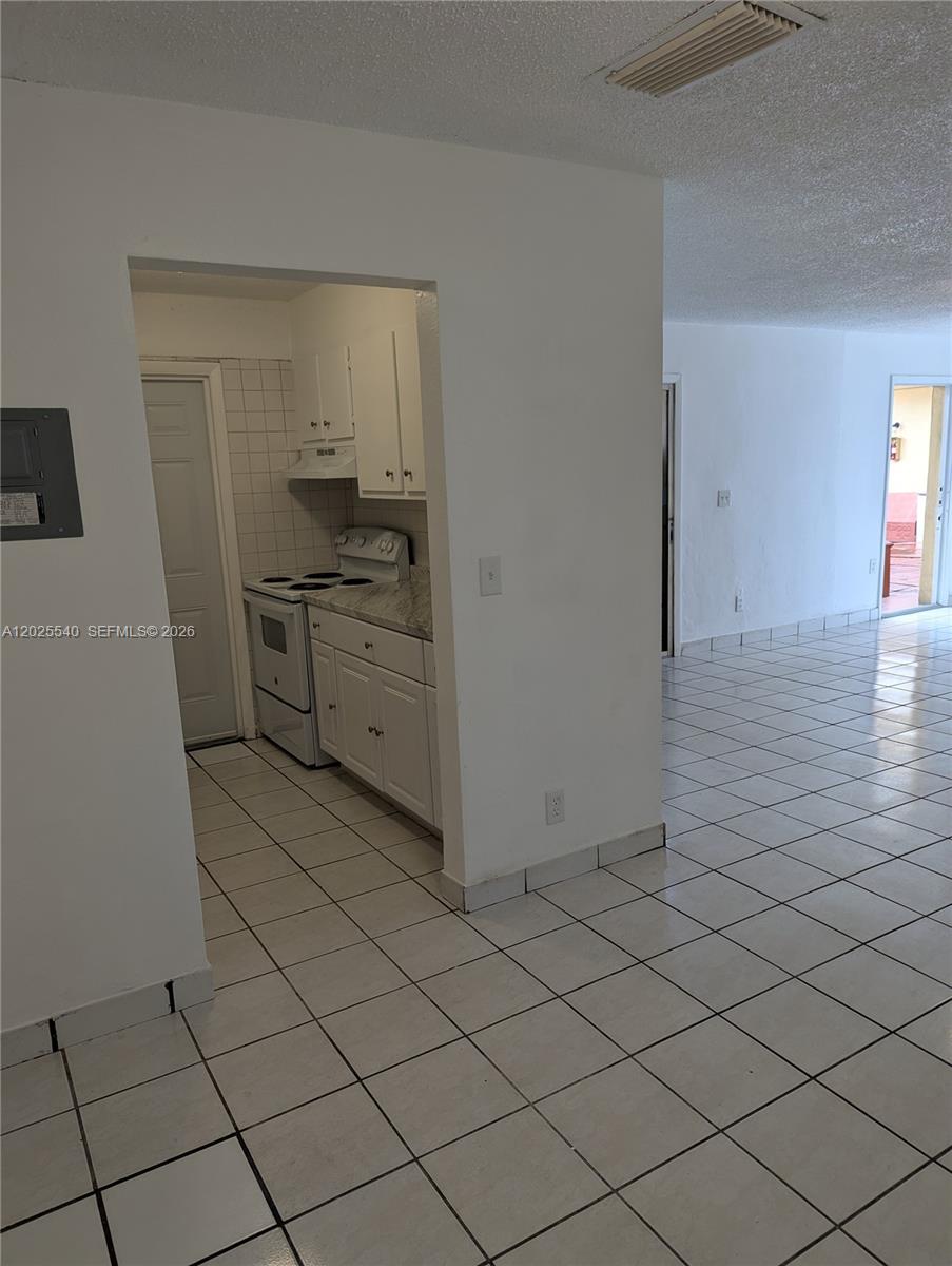 NORTH HOLLYWOOD - Residential Lease
