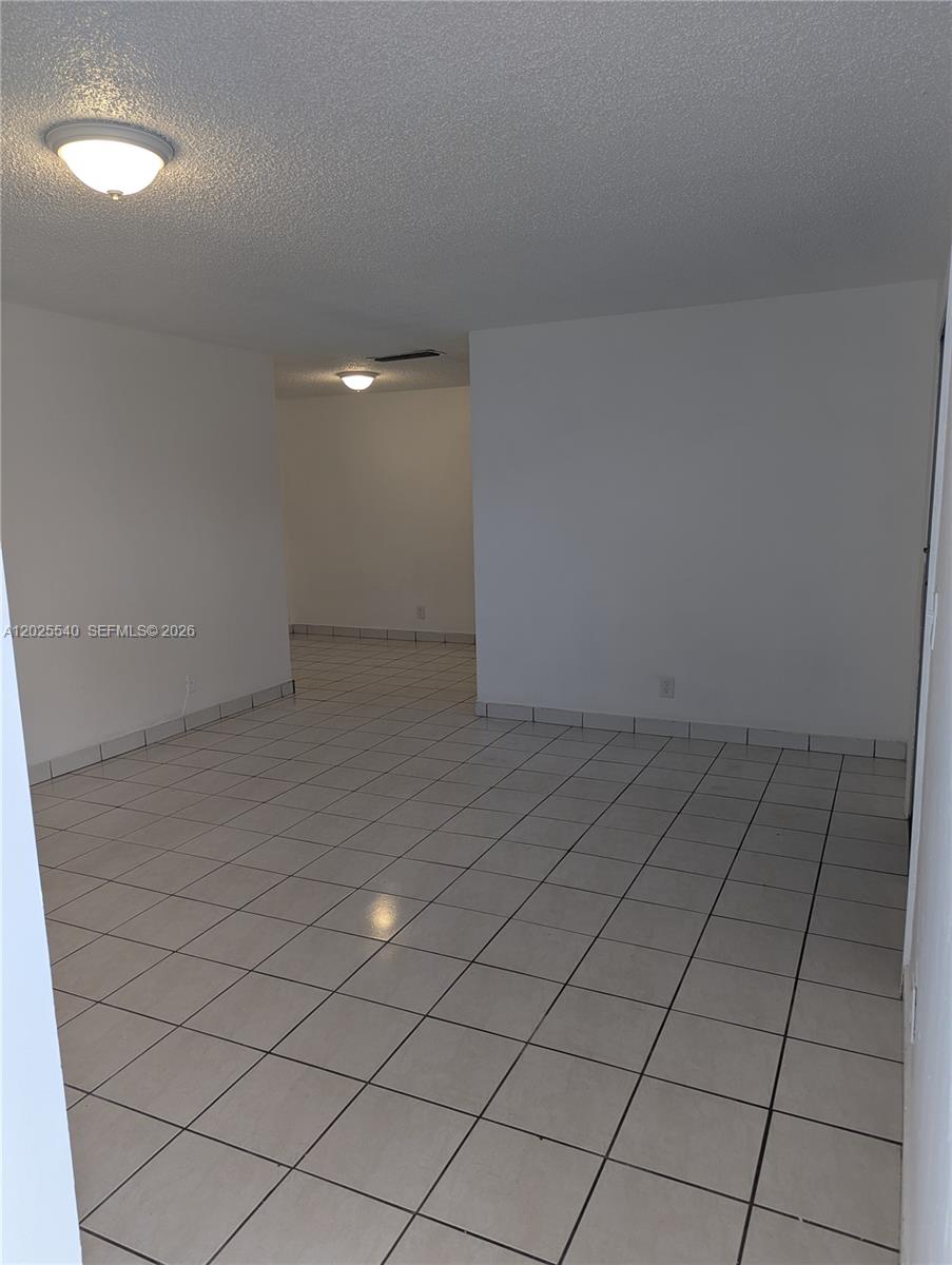 NORTH HOLLYWOOD - Residential Lease