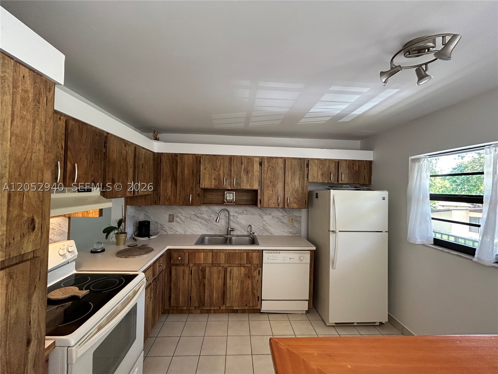 VILLAS AT CARRIAGE HILLS - Residential Lease