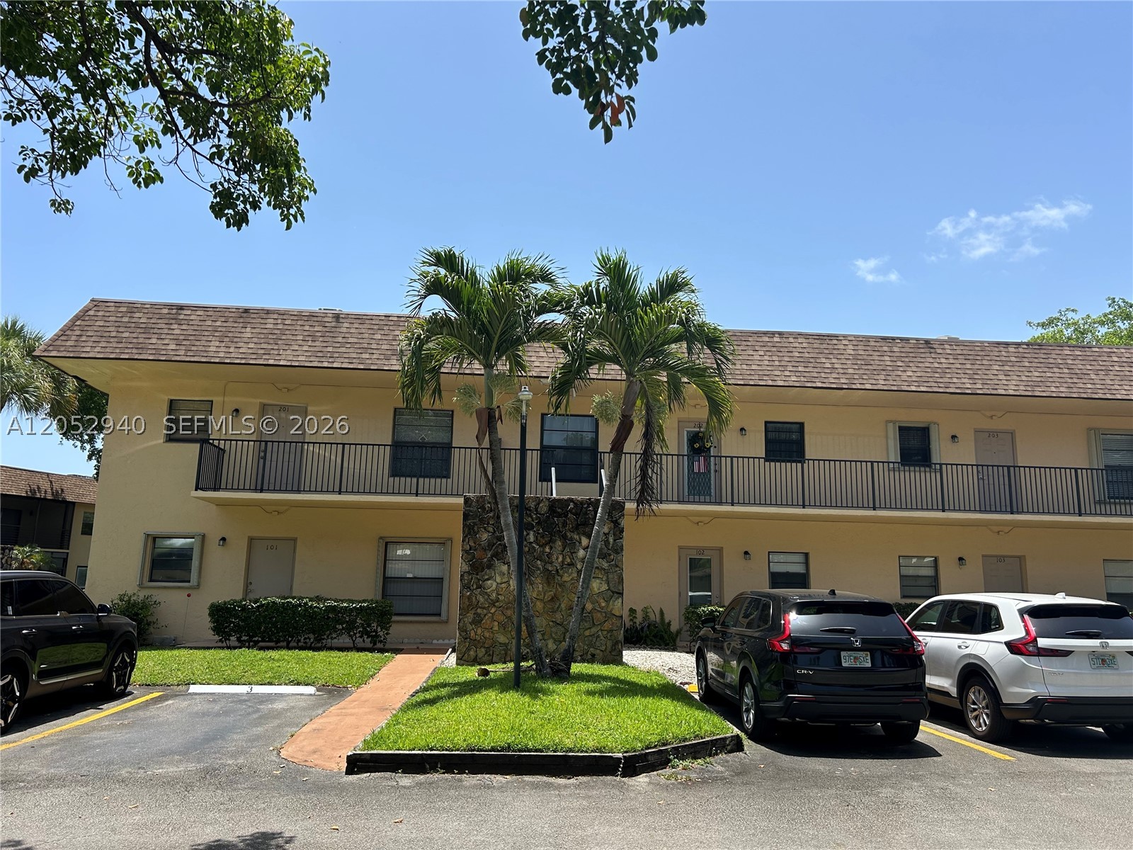 VILLAS AT CARRIAGE HILLS - Residential Lease