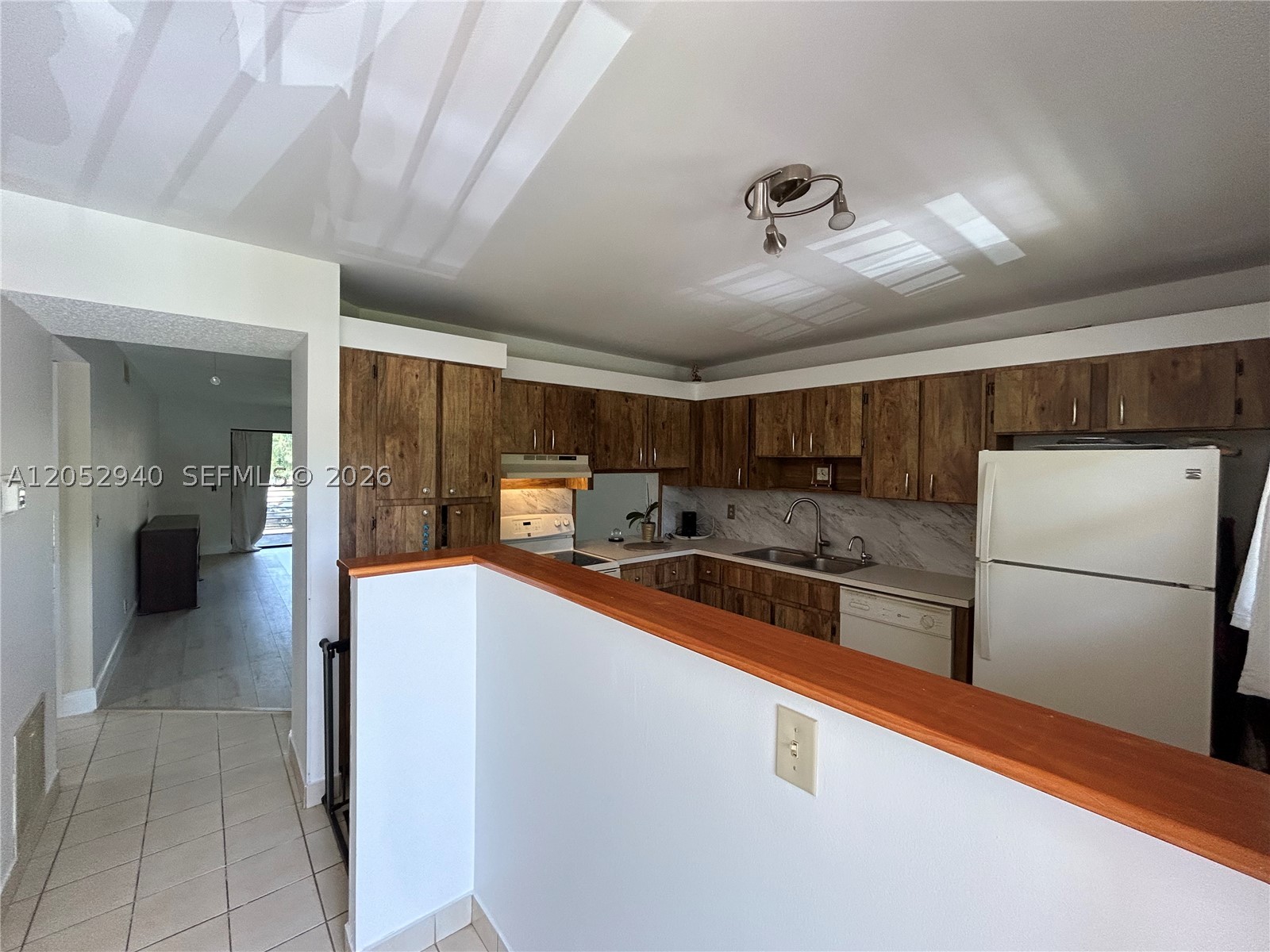 VILLAS AT CARRIAGE HILLS - Residential Lease